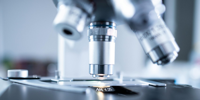 Nanometer Resolution and Single-Molecule Sensitivity – Super-Resolution Microscopy for Polymer Research